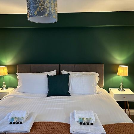 شقة Orange Lilly In Stroud With Free Parking المظهر الخارجي الصورة